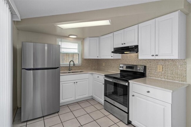 Building Photo - 10014 Sleepy Hollow Ln