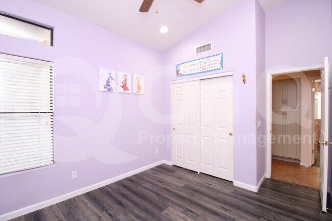Building Photo - 4345 E Meadow Dr