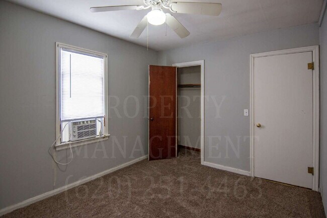 Building Photo - 2 Bedroom 1 Bath