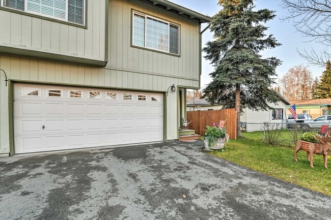 Building Photo - 2432 Glacier St