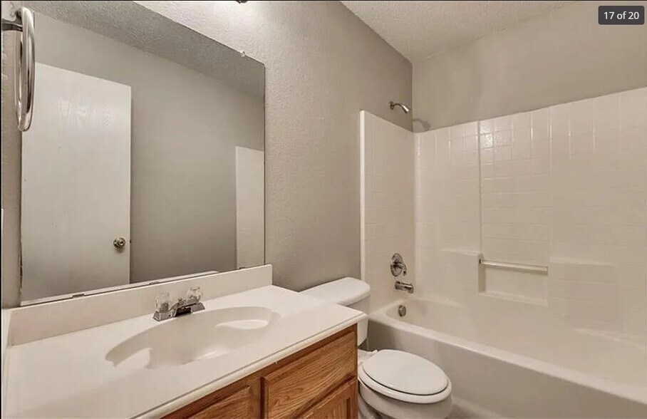 Building Photo - 2800 Shelduck Dr