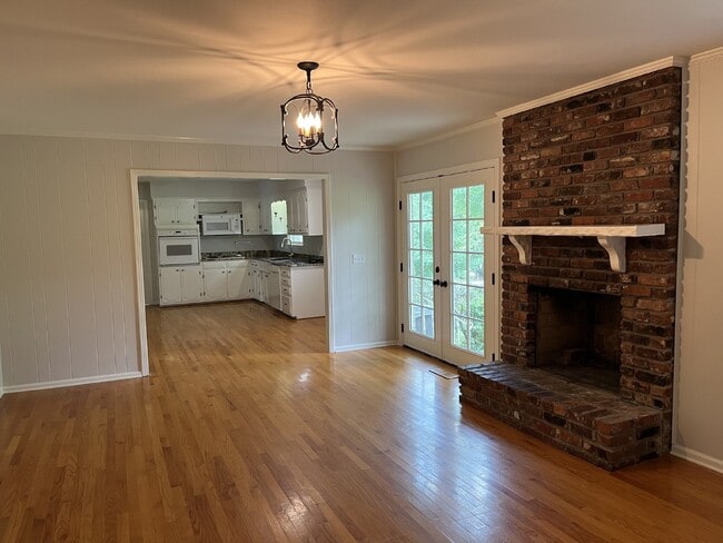 Building Photo - 810 Davis Dr