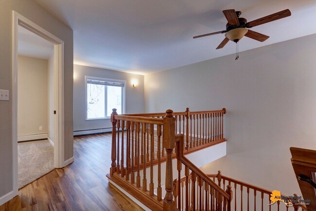 Building Photo - Amberwood Park: Homey Townhouse with Fence...