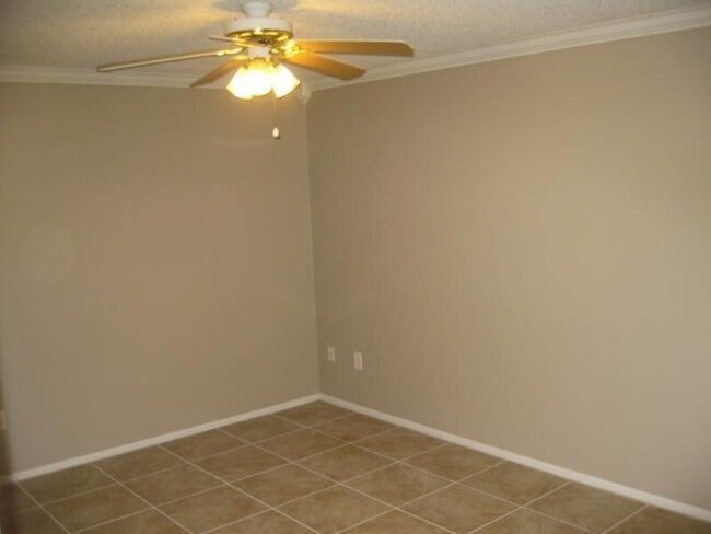 Building Photo - 5628 Pebble Brook Ln