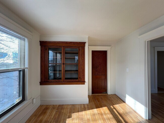 Building Photo - 248 N Main St