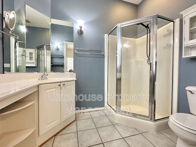 Building Photo - 5872 Ludington Dr