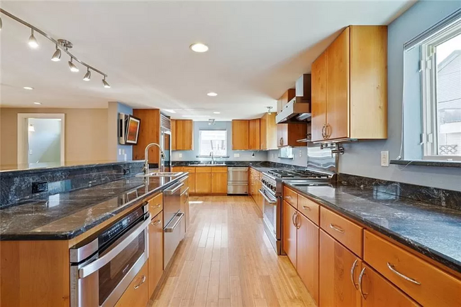 Building Photo - 6854 Catina St
