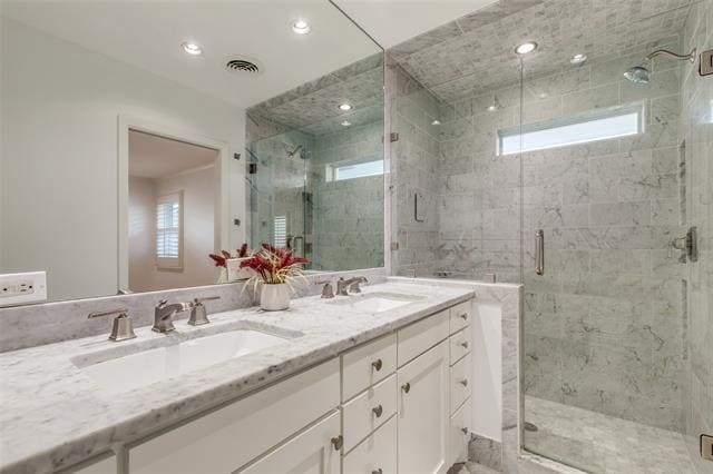 Building Photo - 6840 Carolyncrest Dr