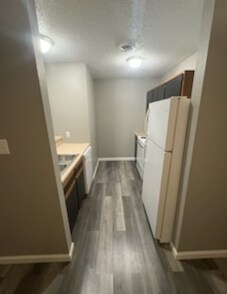 Building Photo - 321 Cedarview Ct