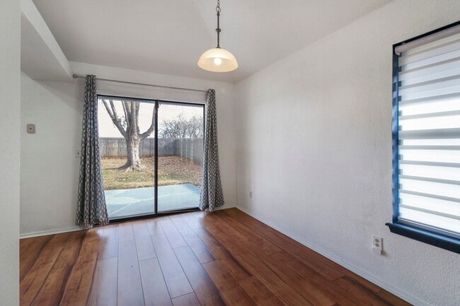 Building Photo - Great 3 Bed 2 Bath In Edmond