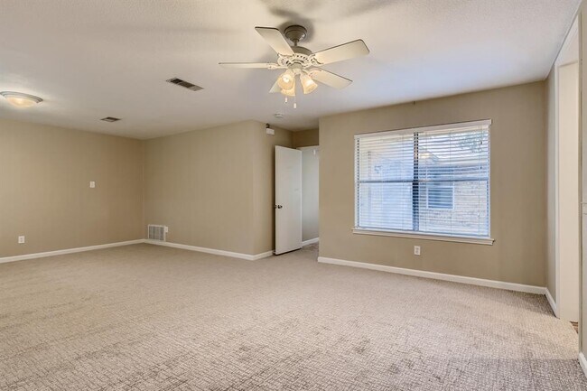 Building Photo - 6811 Hitching Post Cir