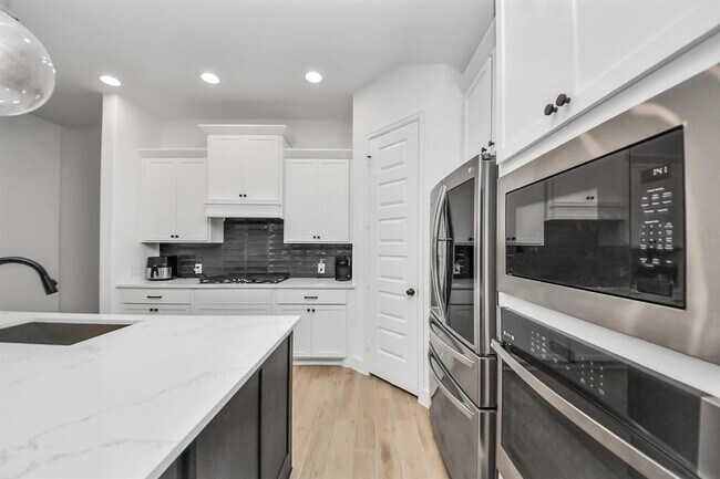 Building Photo - 210 W Netleaf Ct