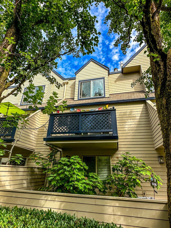 Building Photo - 2785 NW Upshur St