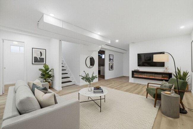 Building Photo - Spacious 5-Bedroom Home with Modern Updates and Natural Light