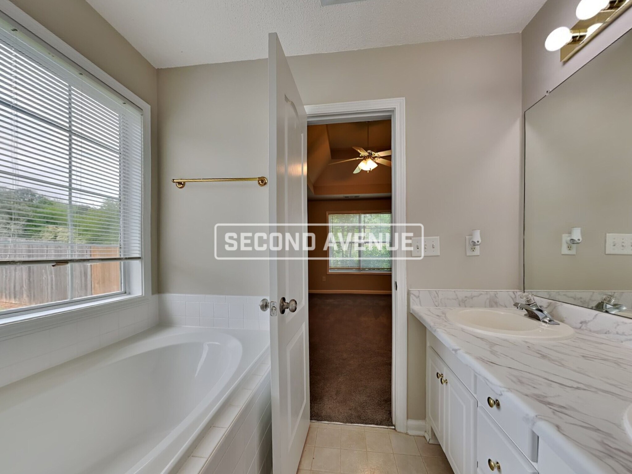 Building Photo - 661 Morningside Dr N