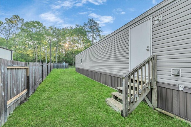 Building Photo - 101 Maple Ln