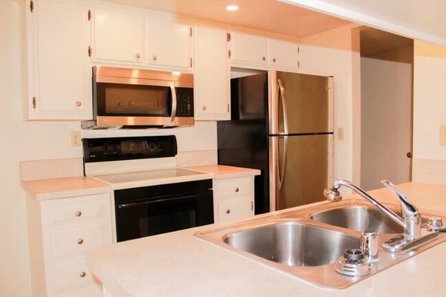 Building Photo - MOVE IN SPECIAL $300 OFF FIRST MONTHS RENT