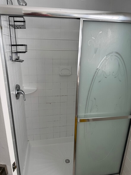 Building Photo - 70 Berkshire Ln