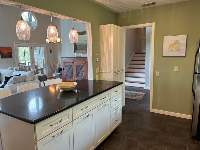 Building Photo - Beautiful Furnished Marsh Front Home - 6 mo Lease Term