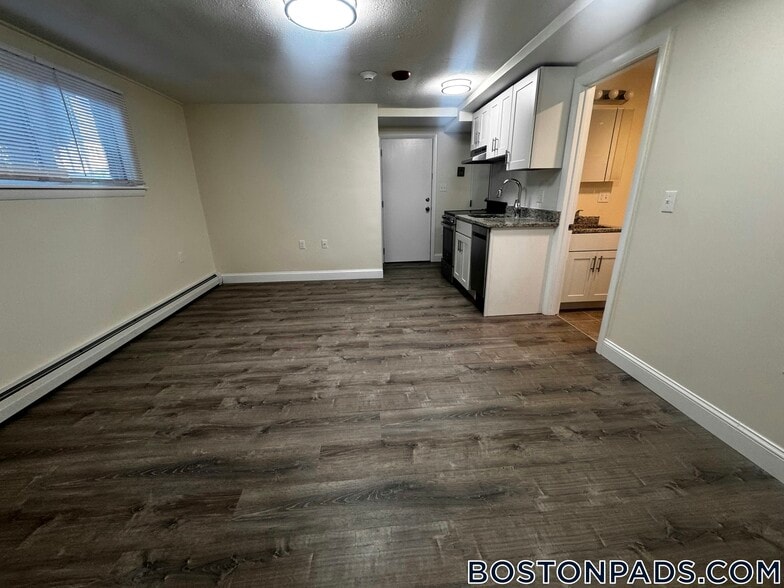 Building Photo - 11 River Dr