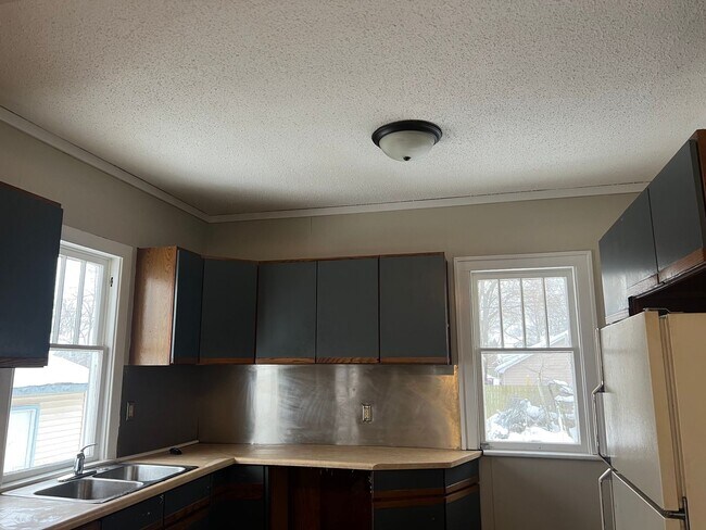 Building Photo - Lovely 2 Bedroom Southside Holland