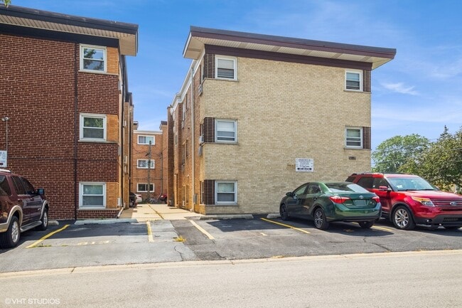 Building Photo - 9791 Ivanhoe Ave