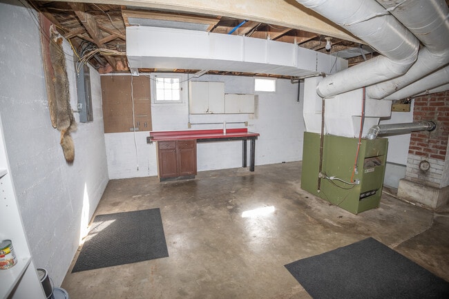 Building Photo - 5410 Simpson St