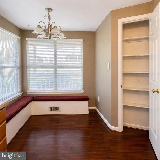 Building Photo - 120 Woodridge Pl