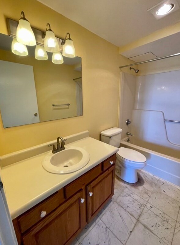 Building Photo - 100 Cove Way