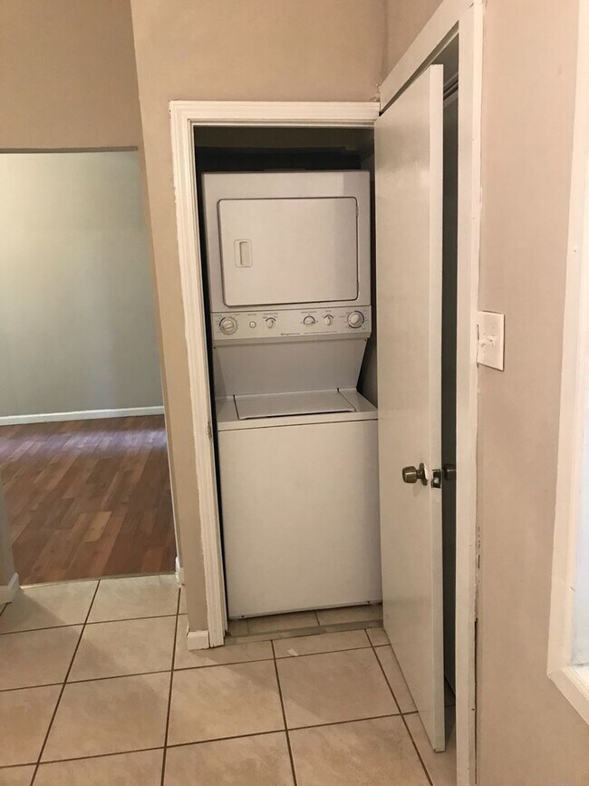 Building Photo - 2511-2513-2513 S 9th St