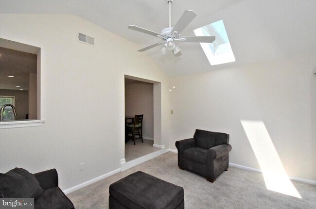 Building Photo - 2489 Hillendale Dr