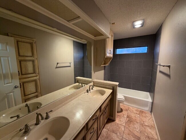 Building Photo - Nice Modern Home Located In Whisper Wood Near Tech. Includes access to pool & tennis court.