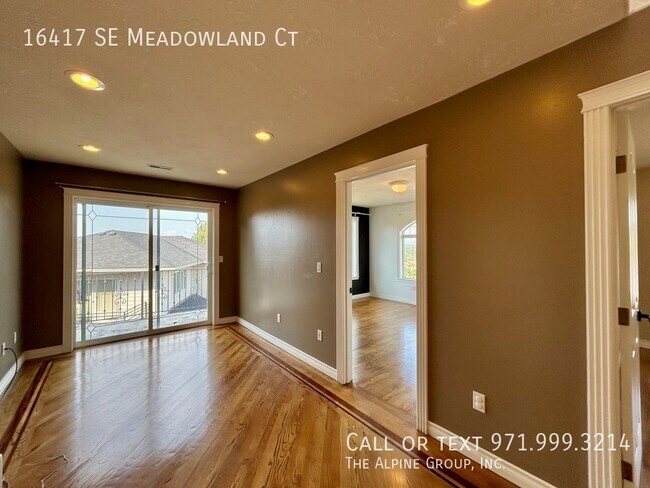 Building Photo - 16417 SE Meadowland Ct