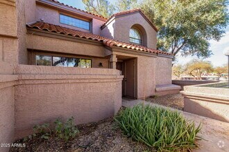 Building Photo - 3 bedroom 2 bathroom townhome available fo...