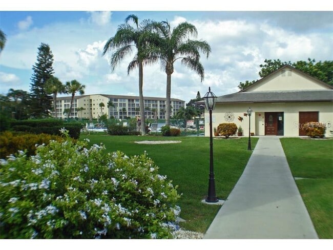 Building Photo - 3963 Lake Bayshore Dr