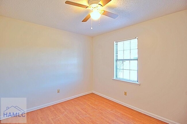 Building Photo - 915 Churchfield Dr