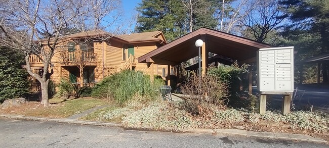 Building Photo - 521 Courtwood Ln
