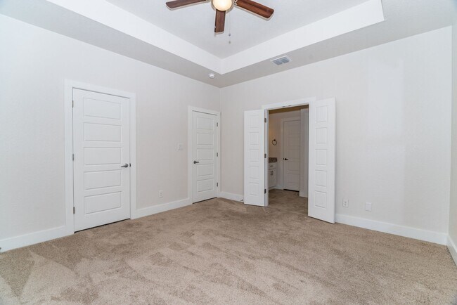 Building Photo - BEAUTIFUL PALLATIUM VILLAS 2-BEDROOM