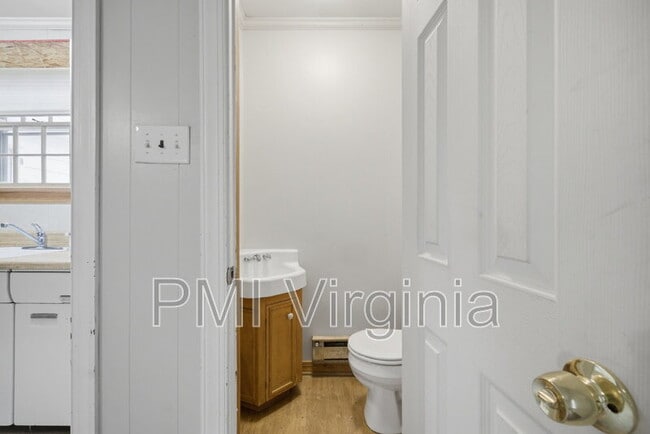 Building Photo - 400 Kemp Ln