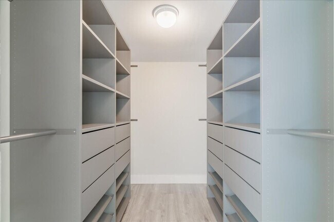 Building Photo - 113 Lake Emerald Dr