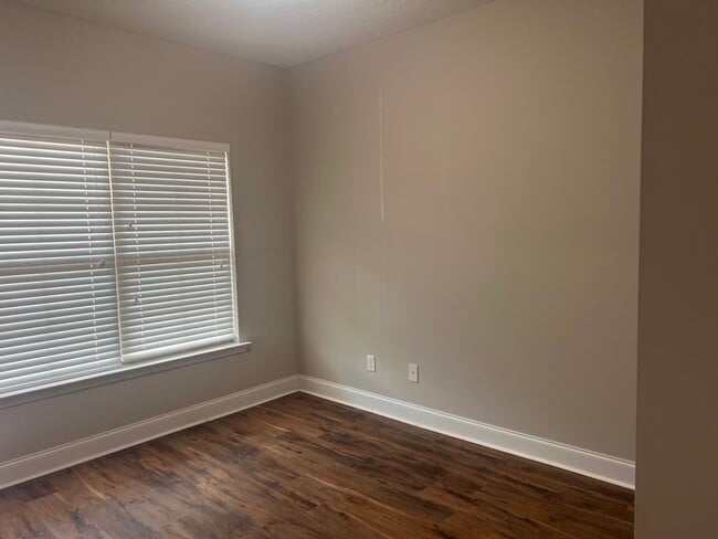 Building Photo - 8033 High Vista Ln