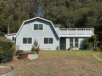 Building Photo - Country Living just minutes from Town