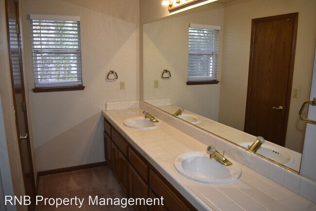 Building Photo - 3 br, 3 bath House - 5616 Bluffs Drive