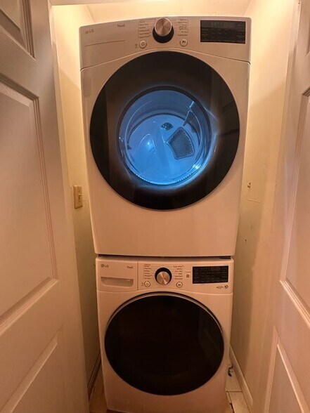 Building Photo - 1468 N Quinn St