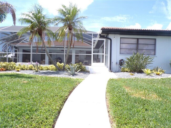 Building Photo - 1802 Los Alamos Dr