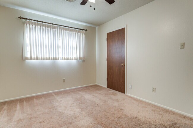 Building Photo - Wonderful 2 Bedroom 1.5 Bathroom Duplex!!!