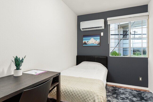 Building Photo - 10777 Ashton Ave