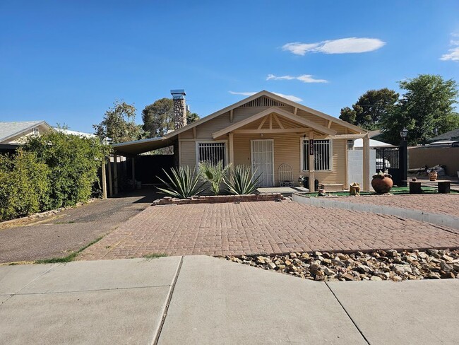 Primary Photo - Near Downtown Phoenix 2bedroom 2 baths