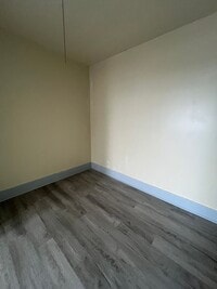 Building Photo - 315