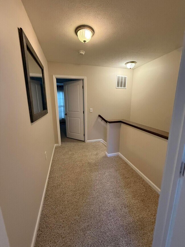 Building Photo - 5936 Bridgehampton Dr